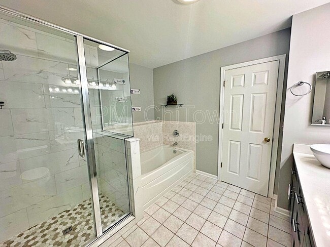 Building Photo - 5682 Cambridge Way