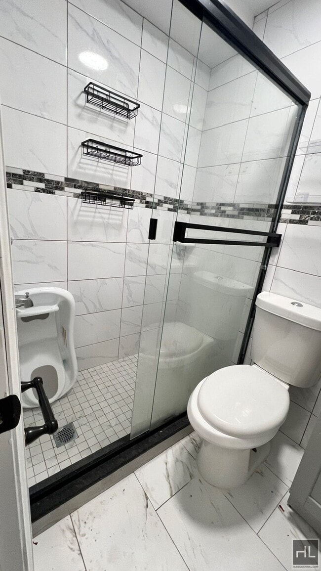 Building Photo - MILLER AVENUE