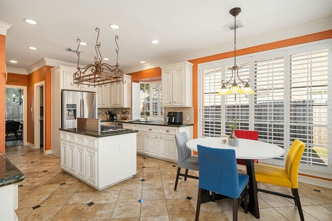 Building Photo - 5007 Cambridge St