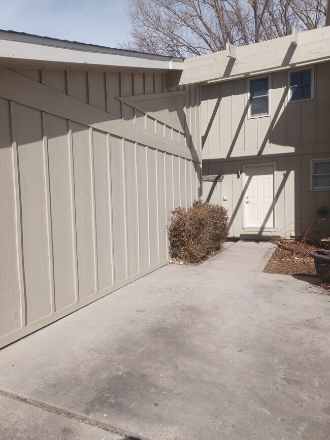 Building Photo - 3000 Regatta Ln