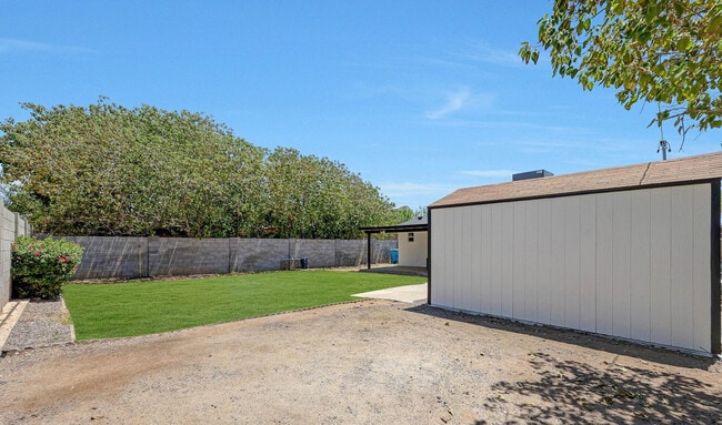 Building Photo - 224 W Glenrosa Ave