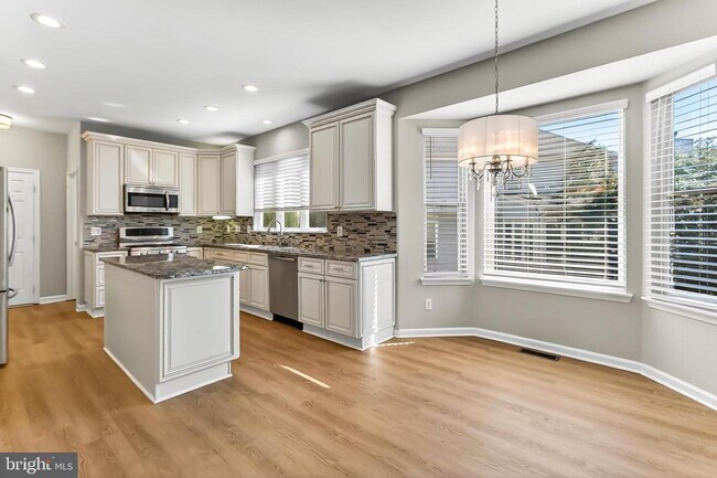 Building Photo - 2410 Dakota Lakes Dr