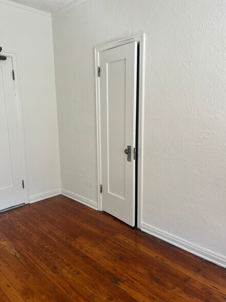 Building Photo - 545 S Hobart Blvd