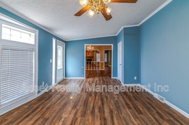 Building Photo - 1322 Silver Charm Way