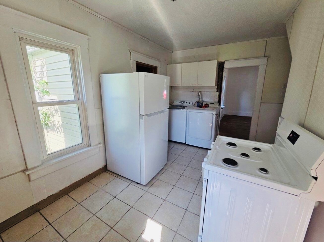 Building Photo - 1704 11th Ave S