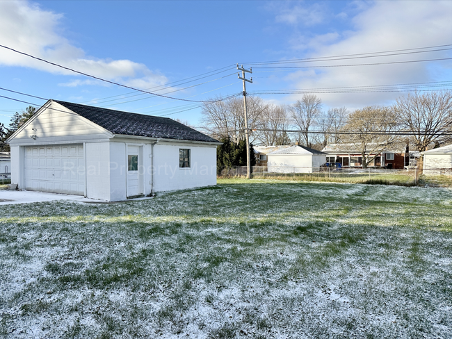 Building Photo - Charming 2-Bed/1-Bath Ranch, Massive Basem...