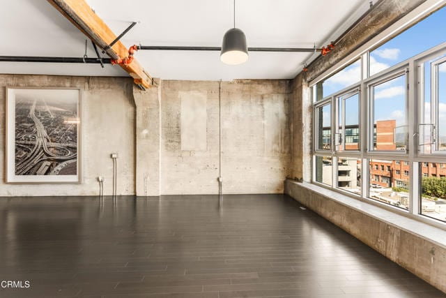 Building Photo - 530 S Hewitt St