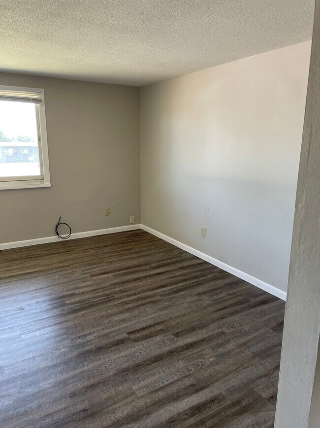 Bedroom 1 - 131 E Nowlin St