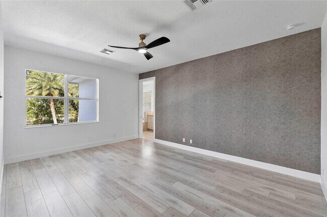 Building Photo - 12015 NW 83rd Pl