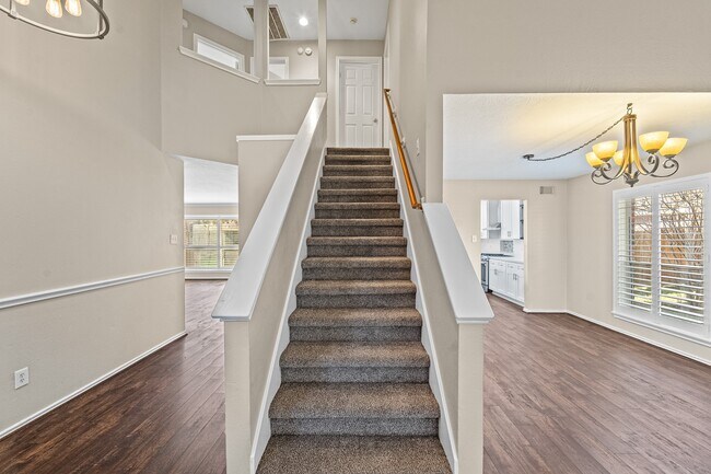 Building Photo - 6923 Cobblestone Path