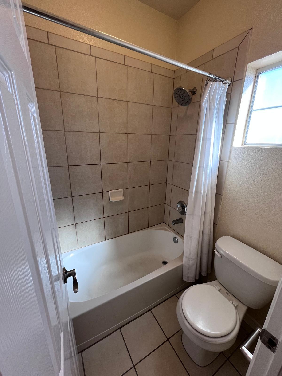 Building Photo - 3150 N Yarbrough Dr