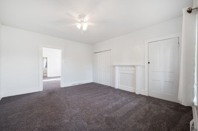 Building Photo - Newly Renovated 2 Bedroom Home With Bonus ...
