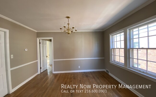 Building Photo - Shaker Heights 4 bed 2 bath UP