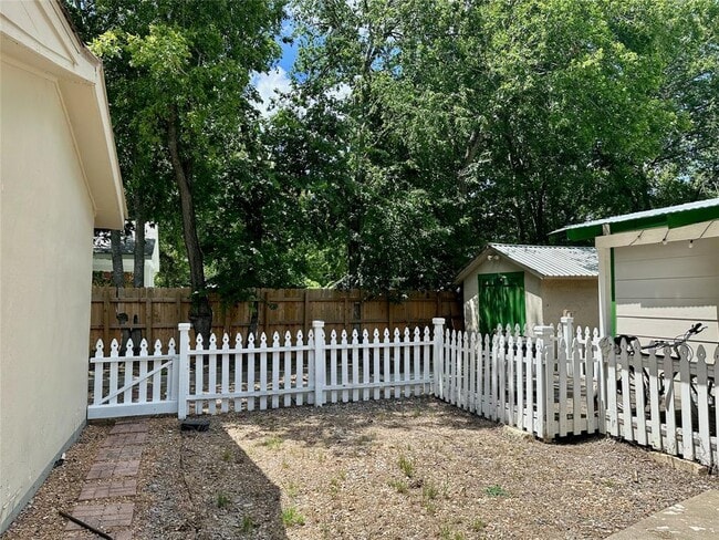 Building Photo - 1404 Forest St