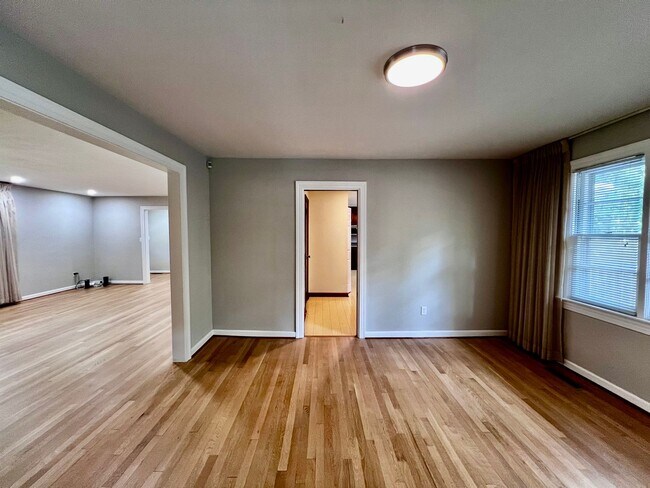 Building Photo - STUNNING home with fully finished BASEMENT!!!