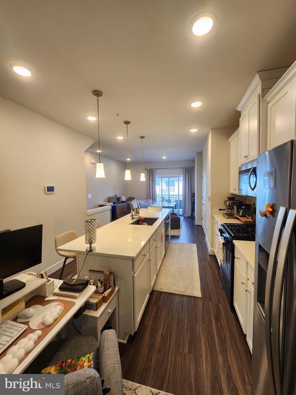 Building Photo - 140 Stowe Dr