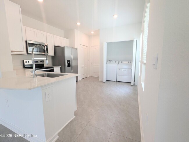 Building Photo - 213 Tidal Bch Ave