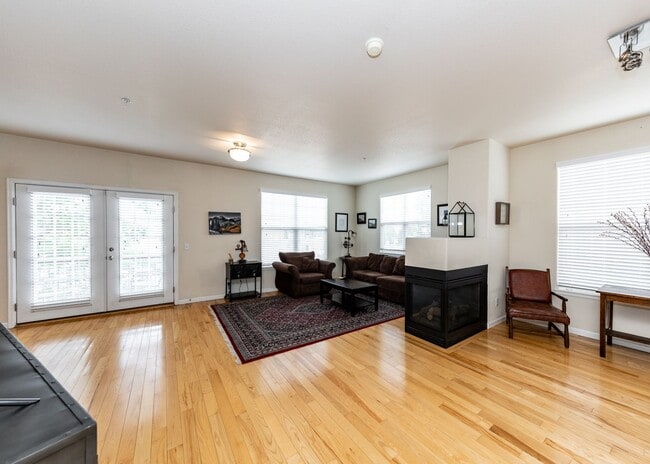 Building Photo - Downtown 3 Bedroom Townhome with 2 Car Garage