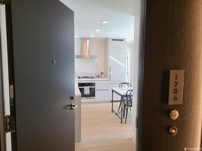 Building Photo - 1545 Pine St