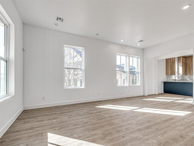 Building Photo - 29615 E Rdg Rd