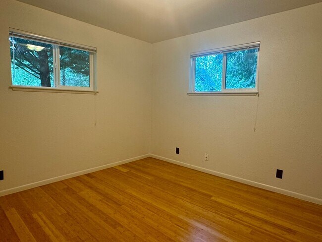 Building Photo - Winslow mid-century rambler....refreshed and ready to call home