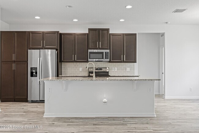 Building Photo - 456 Azalea Ave SE