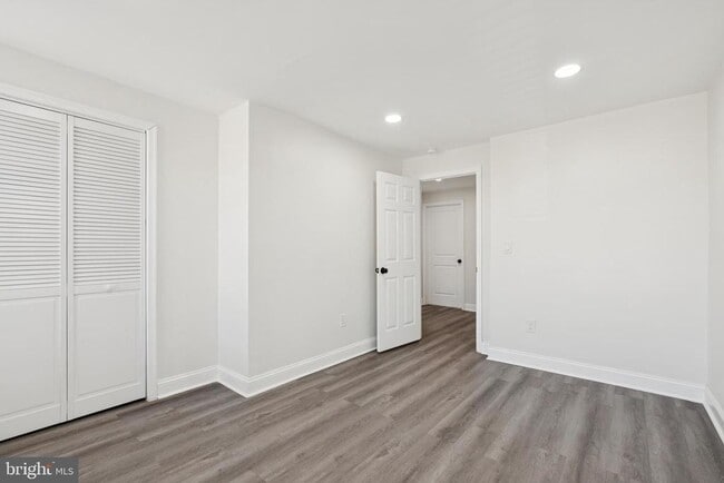 Building Photo - 746 Pine St