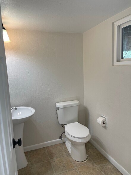 Building Photo - 2640 Villa Loma Dr