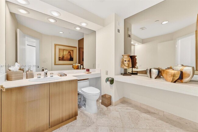 Building Photo - 2800 Island Blvd