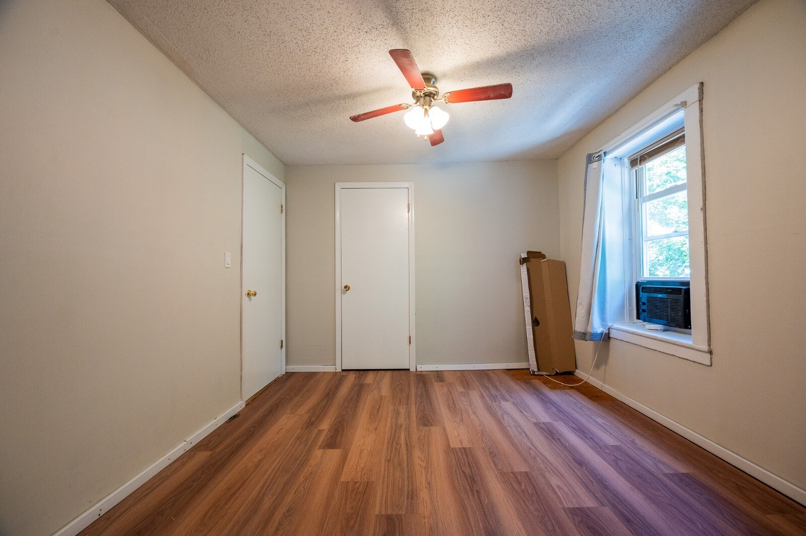 Building Photo - 977 Riverside Dr