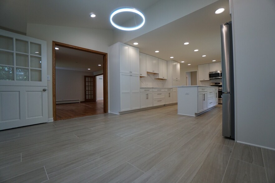 Building Photo - 28W383 Behrs Circle Dr S