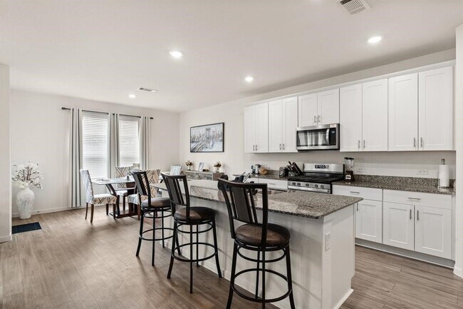 Building Photo - 1008 Caramel Shrs Dr