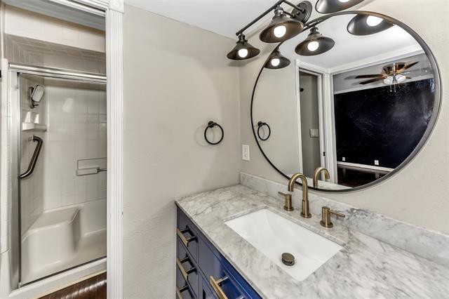 Building Photo - 7906 Royal Ln