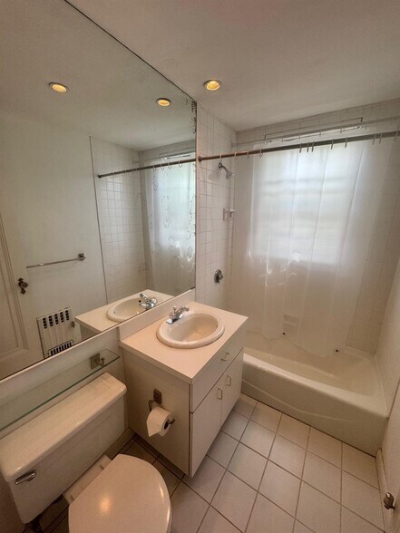 Building Photo - 77 Martin St