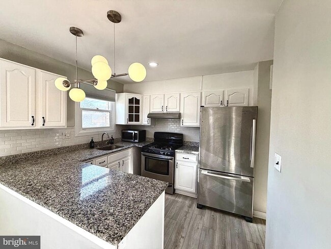 Building Photo - 819 Carrington Ave