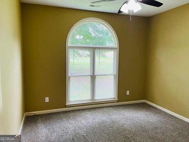 Building Photo - 70 Indian Bluff Dr