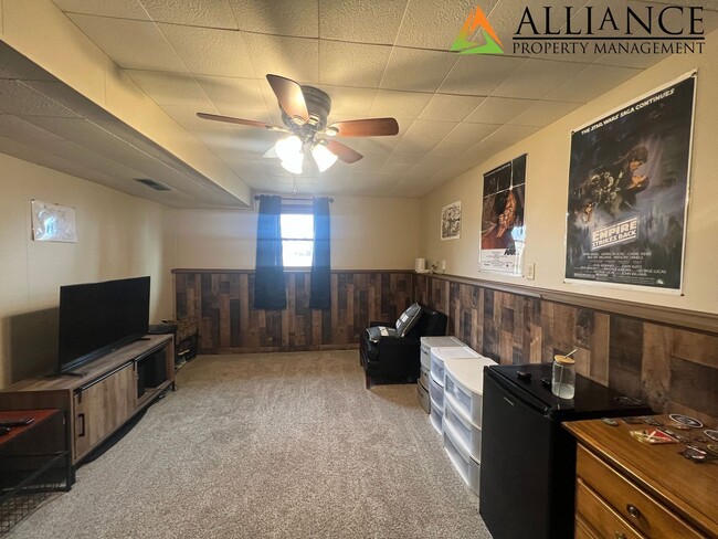 Building Photo - Beautiful Home with Easy Access to Ft. Riley!