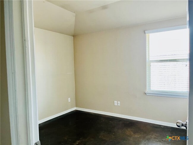 Building Photo - 1301 Loyal Ln