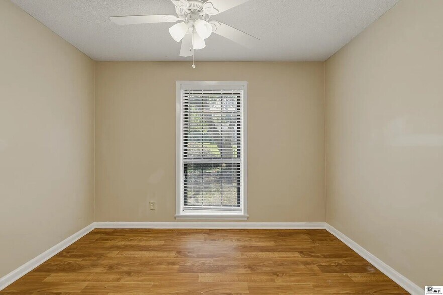 Building Photo - 128 Davis Ln