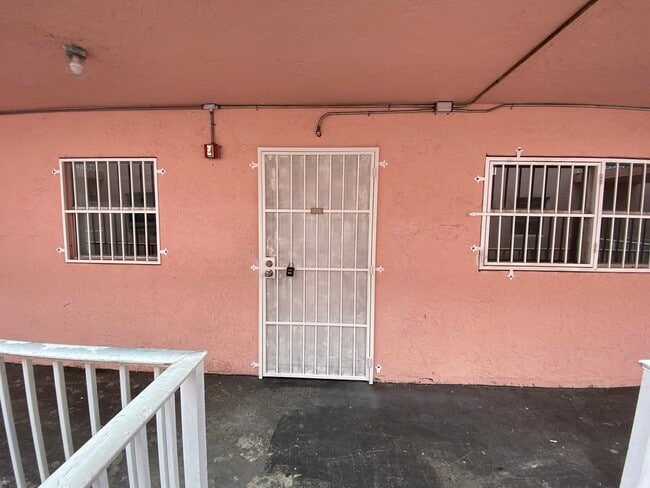 Building Photo - 19851 SW 114th Ave