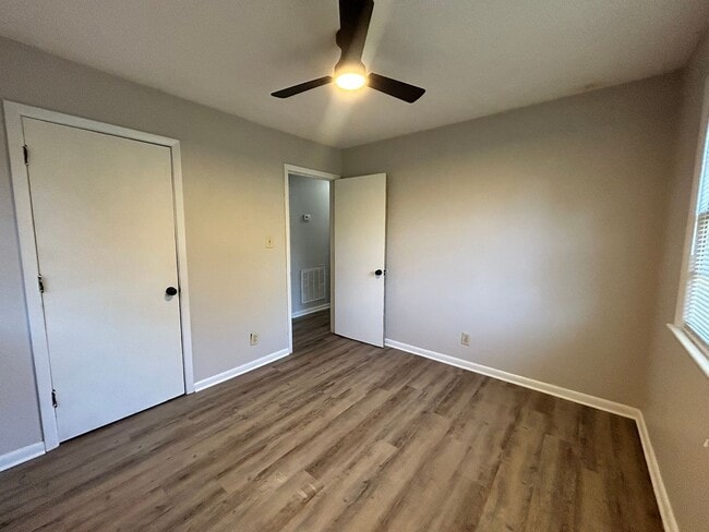 Building Photo - 745 Rustland Dr