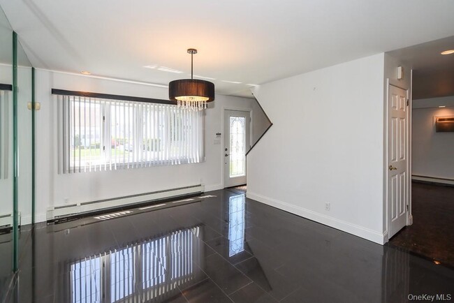 Building Photo - 223 Chestnut Ave