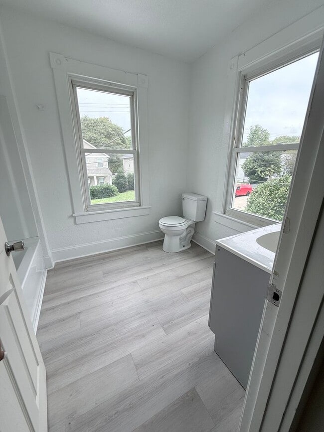 Building Photo - Gorgeous Four Bedroom Completed Upgraded