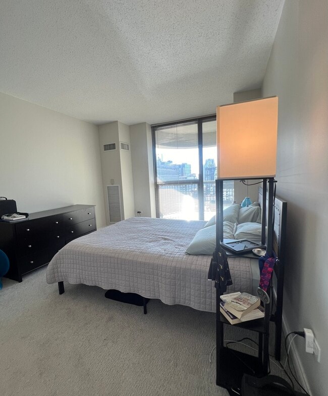 Building Photo - 400 N La Salle Dr