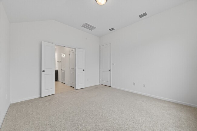 Building Photo - 5015 Bowen Pr Dr