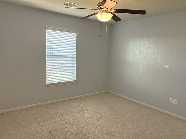 Building Photo - Spacious Four Bedroom Home Conveniently Located in Carpenters Landing