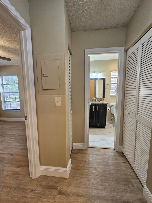 Building Photo - 2950 Olivewood Terrace