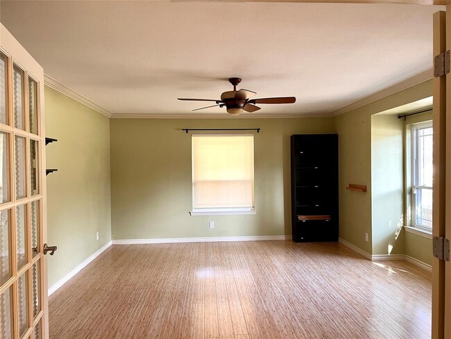 Building Photo - 10608 Spicewood Club Dr