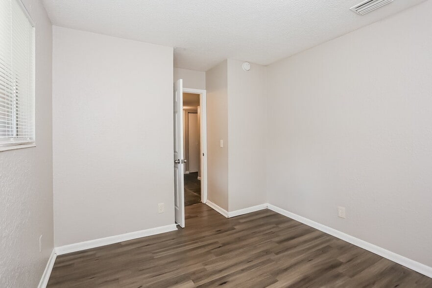 Building Photo - 6812 Hawkins Ct