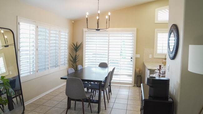 Building Photo - 3915 E Renee Dr